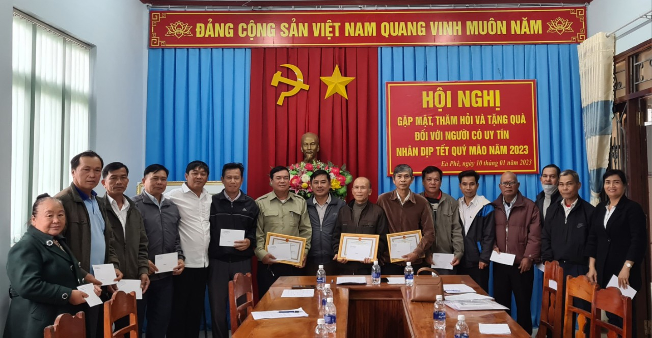 Hội nghị gặp mặt, thăm hỏi và tặng quà đối với người có uy tín trong đồng bào dân tộc thiểu số nhân dịp tết Quý Mão năm 2023